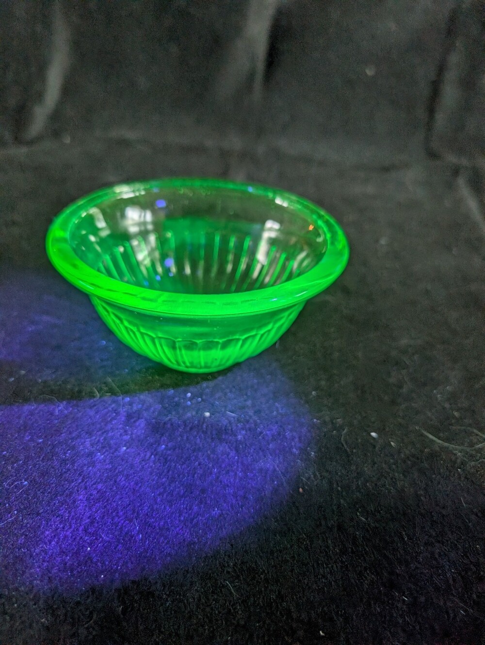 2/40$ Vintage Translucent Green uranium Glass baking bowl